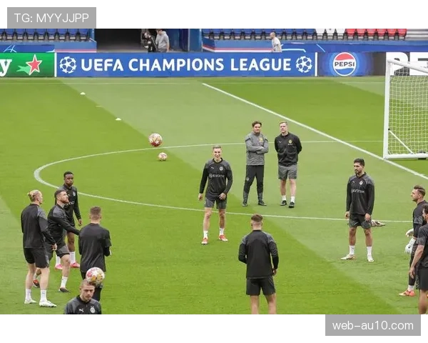 赛前训练公开,多特蒙德重点演练定位球攻防 赛前训练公开,多特蒙德重点演练定位球攻防